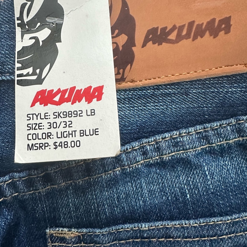 🚨NWT! 🚨Relaxed Fit Denim Jeans in Classic Blue - Picture 3 of 3